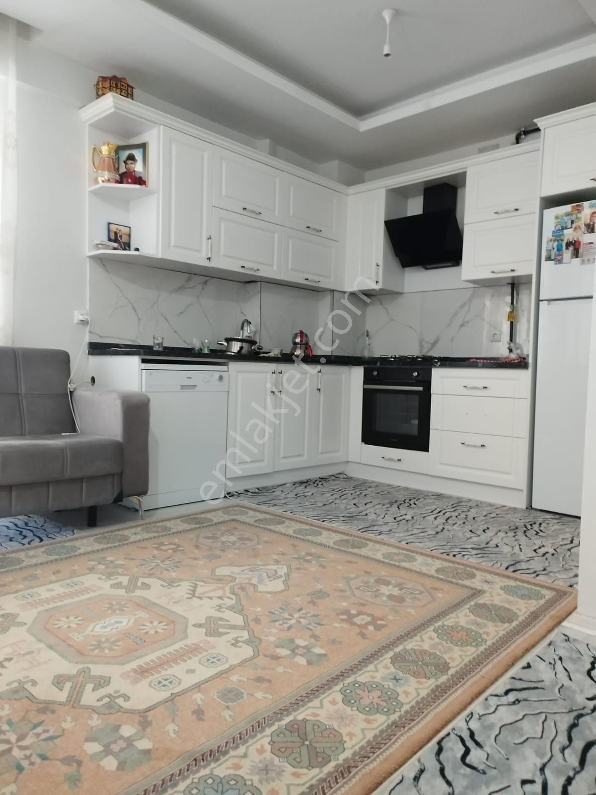 Doğu Elagöz Mahallesi'nde Ara Kat Full Yapılı 1+1 Daire