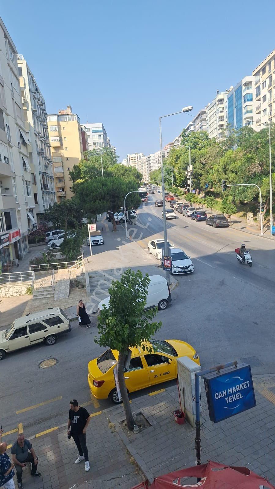 Göztepe Metro Yakınında 2+1 100m2 Temiz Bakımlı Doğalgazlı Asansörlü Arakat Daire
