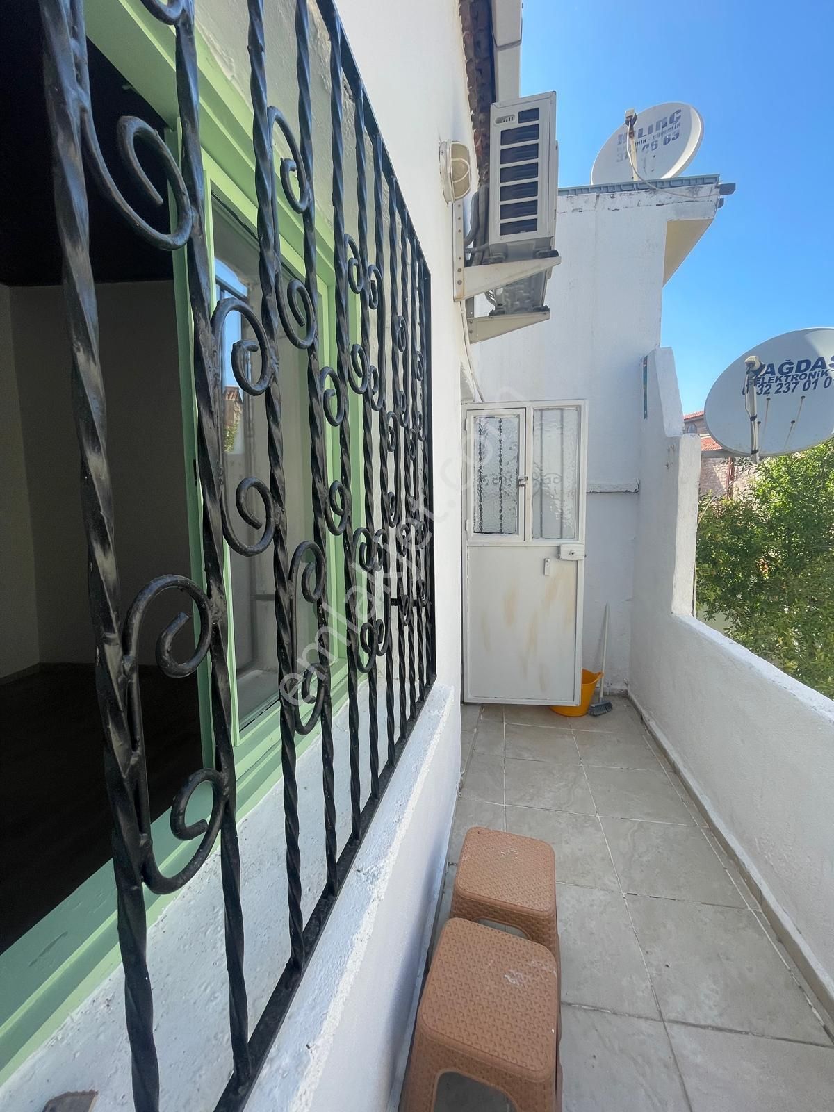 Ayvada'dan Ayvalık Merkez'de Avlulu 3 Katlı 4+1 Taş Rum Evi - Görsel 33