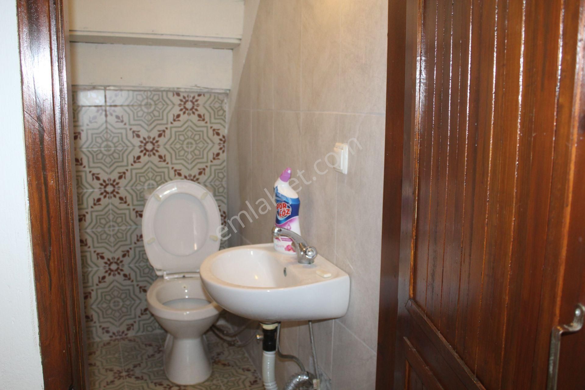 Ayvada'dan Ayvalık Merkez'de Avlulu 3 Katlı 4+1 Taş Rum Evi - Görsel 10