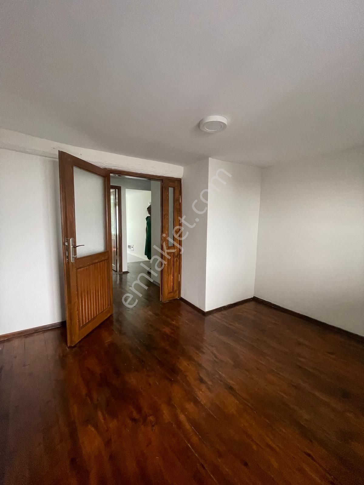 Ayvada'dan Ayvalık Merkez'de Avlulu 3 Katlı 4+1 Taş Rum Evi - Görsel 19