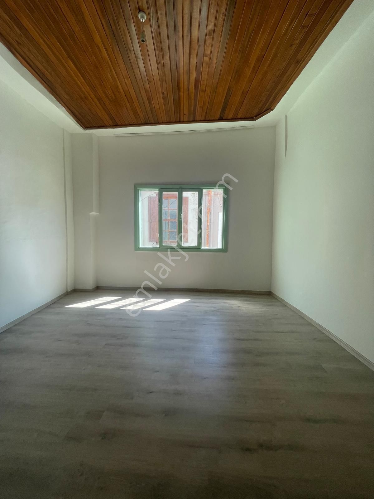 Ayvada'dan Ayvalık Merkez'de Avlulu 3 Katlı 4+1 Taş Rum Evi - Görsel 26