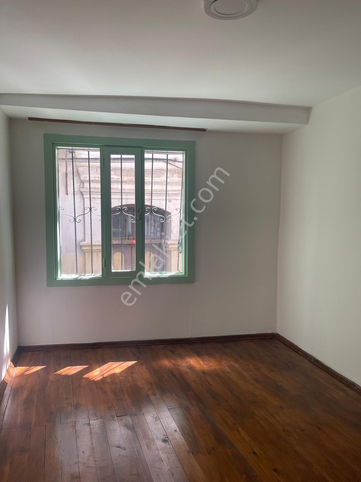 Ayvada'dan Ayvalık Merkez'de Avlulu 3 Katlı 4+1 Taş Rum Evi - Görsel 22