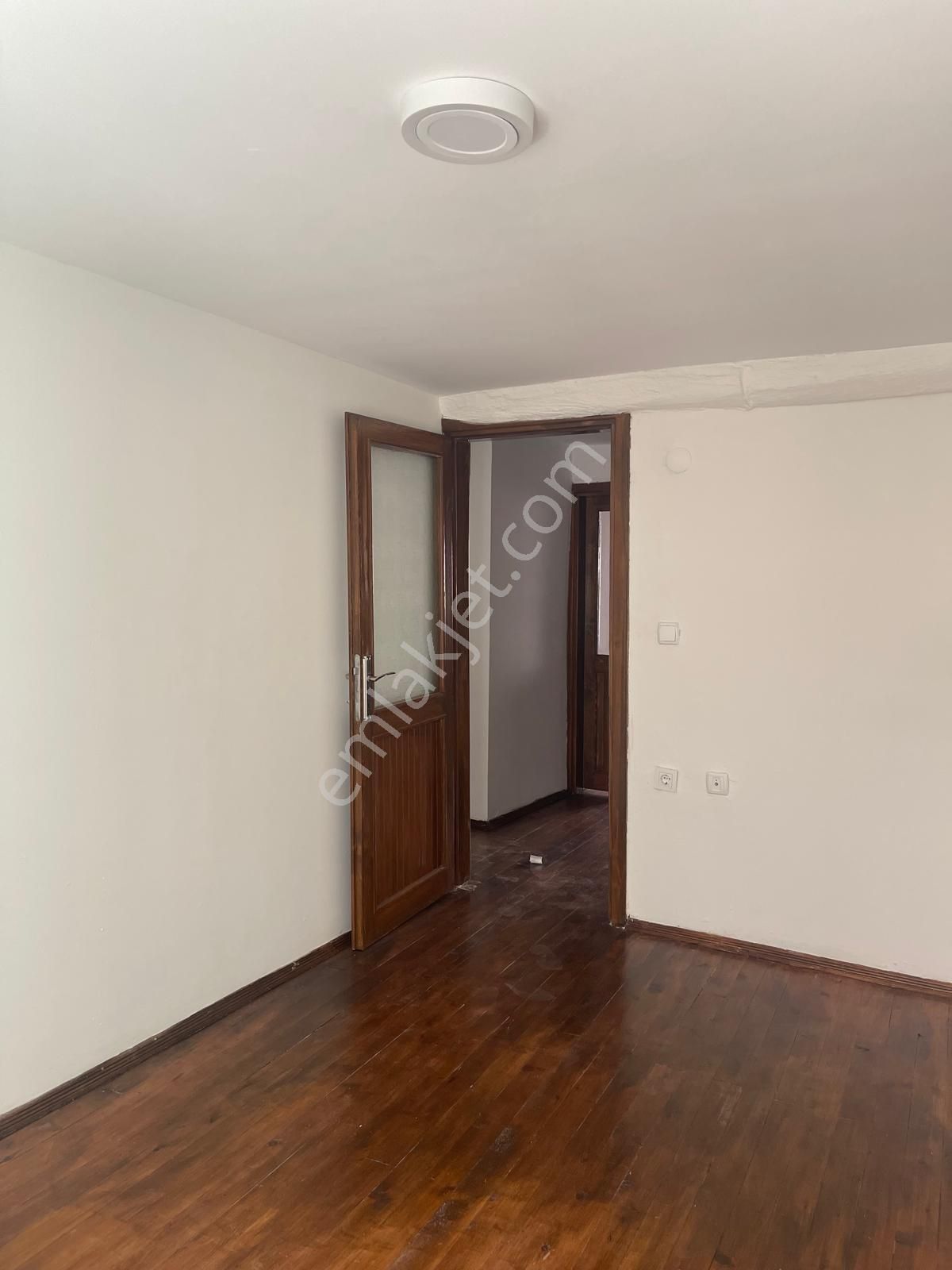 Ayvada'dan Ayvalık Merkez'de Avlulu 3 Katlı 4+1 Taş Rum Evi - Görsel 31