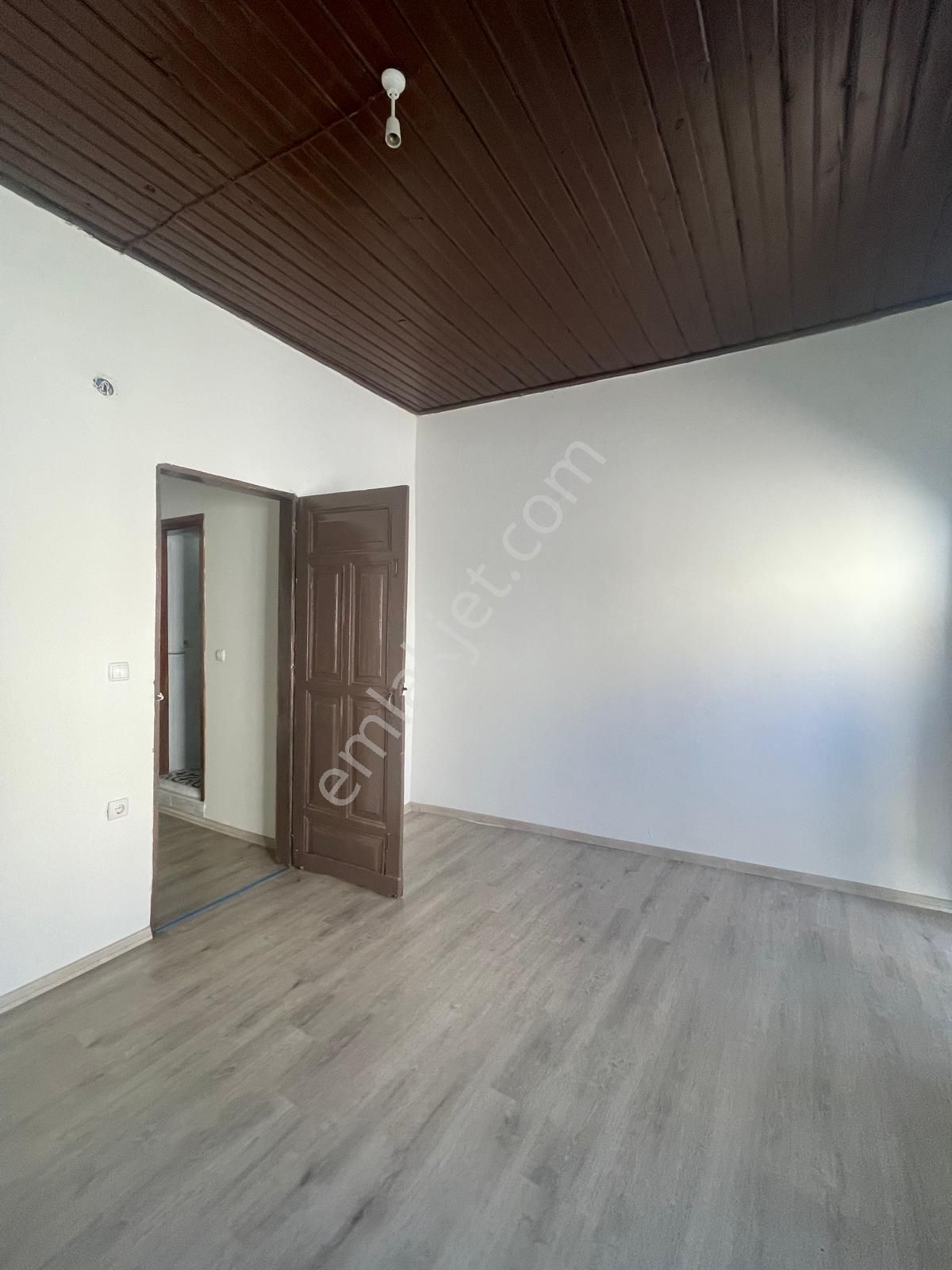 Ayvada'dan Ayvalık Merkez'de Avlulu 3 Katlı 4+1 Taş Rum Evi - Görsel 30