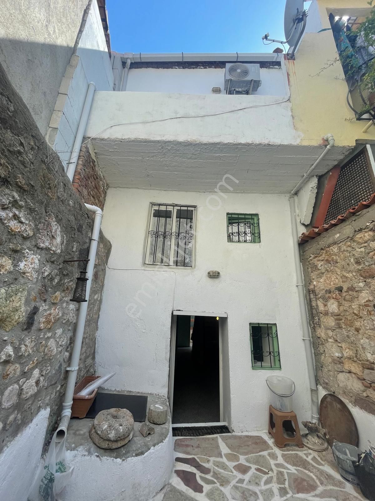 Ayvada'dan Ayvalık Merkez'de Avlulu 3 Katlı 4+1 Taş Rum Evi - Görsel 11