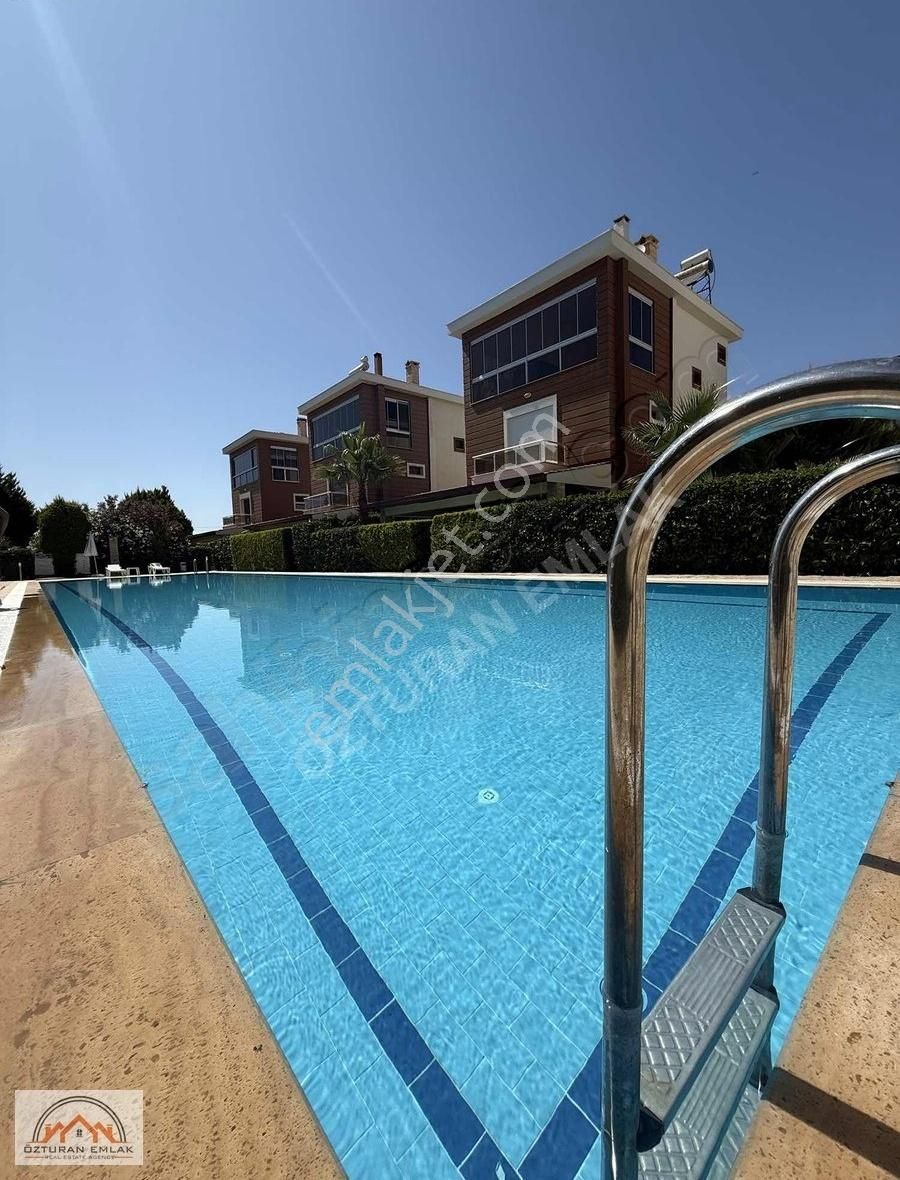 Kuşadası Davutlarda Satılık Triplex Villa