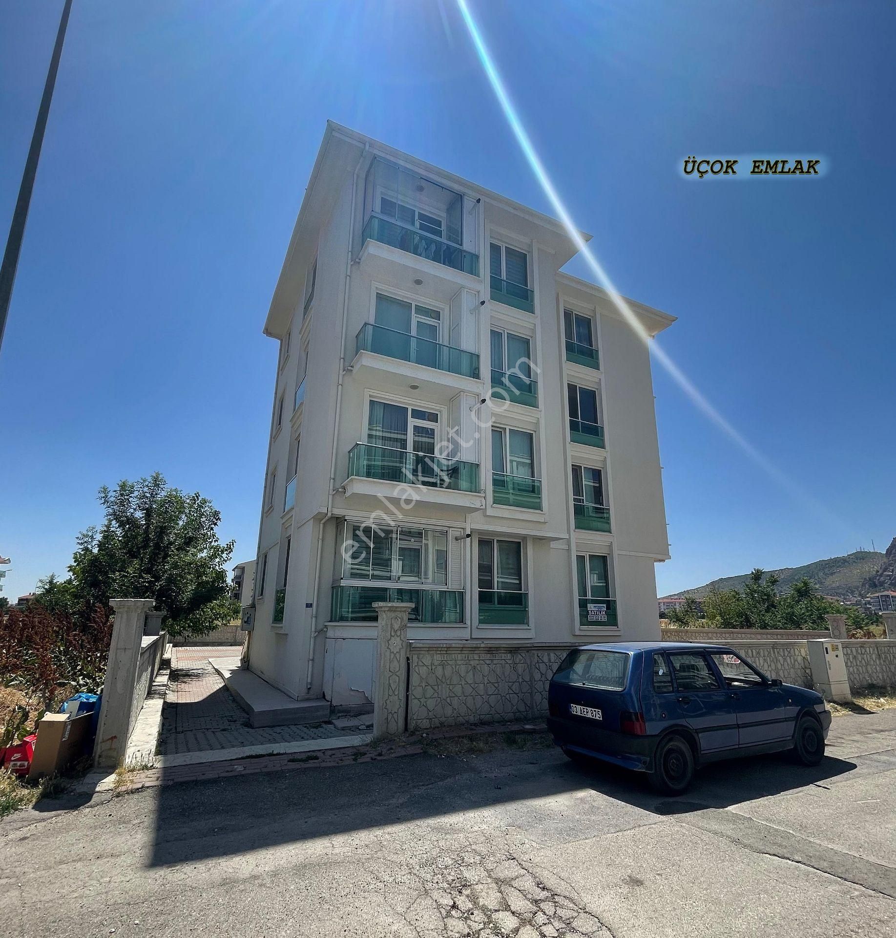 Afyon Üçok Emlaktan Selçuklu Mah Kiralık Lüx 1+1 Eşyalı Arakat Daire