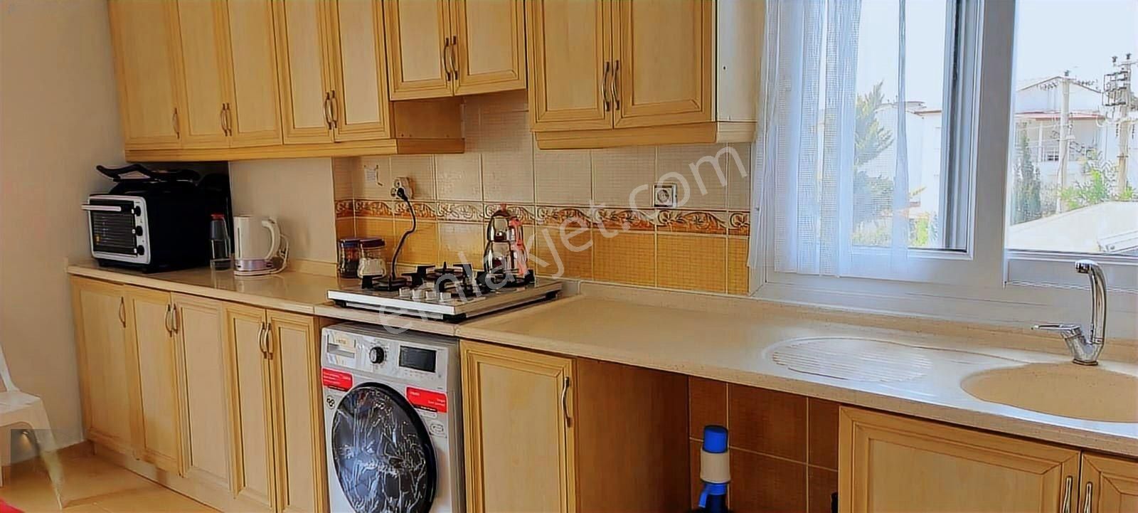 Akbük'te Doğa Manzaralı Büyük Balkonlu Eşyalı 3+1 Satılık Daire - Görsel 9