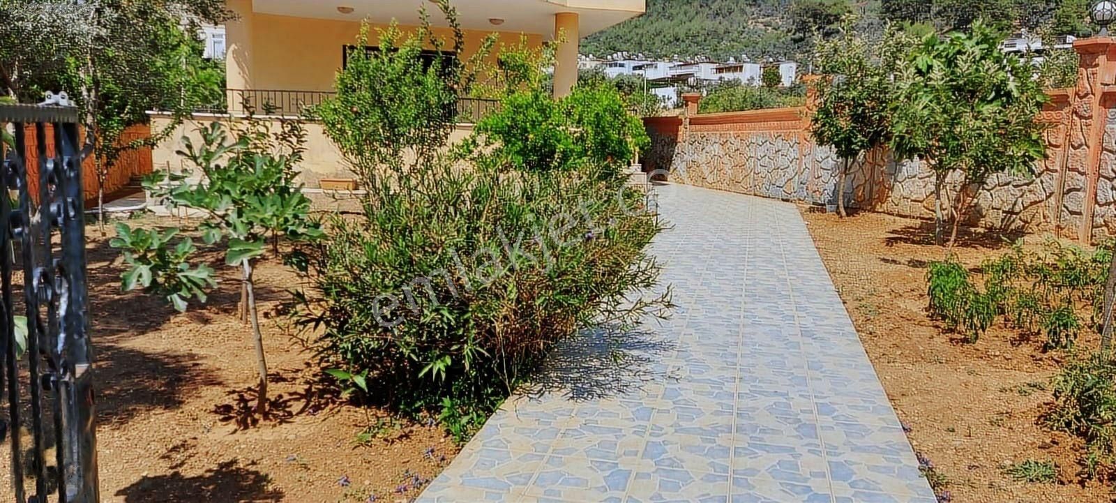 Akbük'te Doğa Manzaralı Büyük Balkonlu Eşyalı 3+1 Satılık Daire - Görsel 11