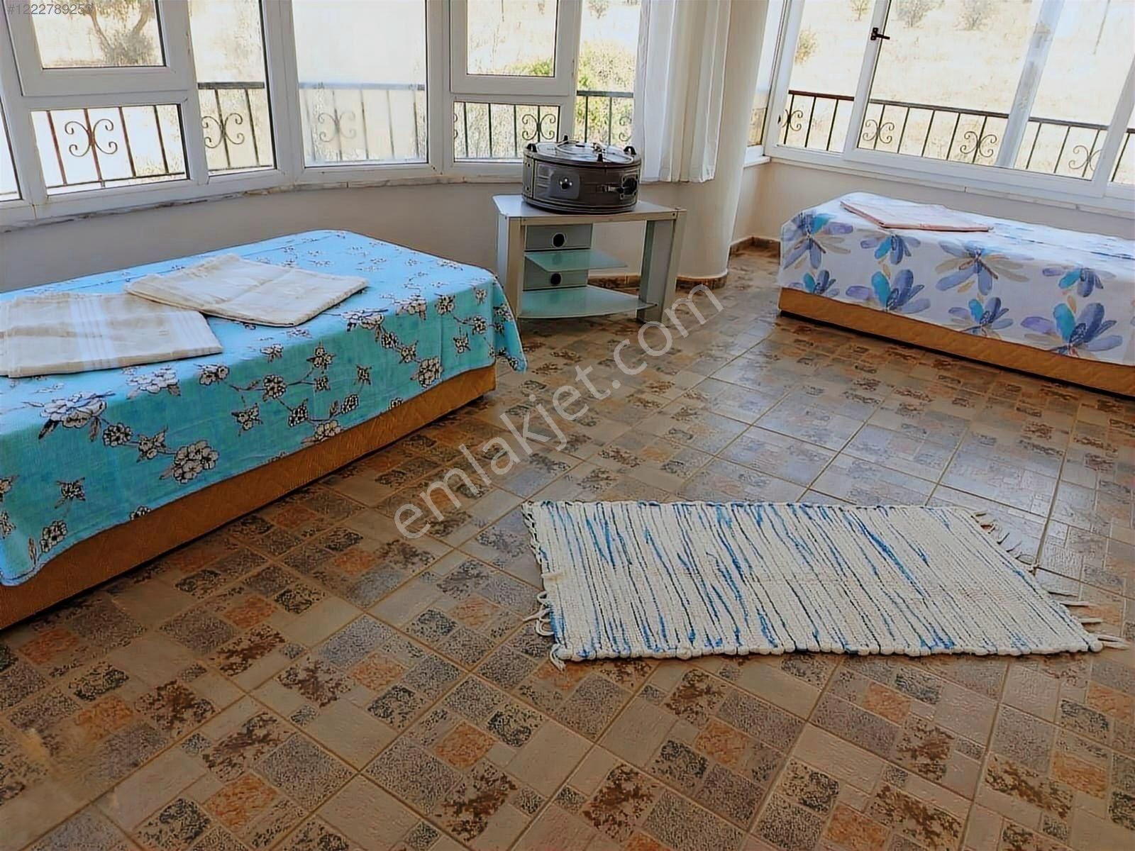 Akbük'te Doğa Manzaralı Büyük Balkonlu Eşyalı 3+1 Satılık Daire - Görsel 2