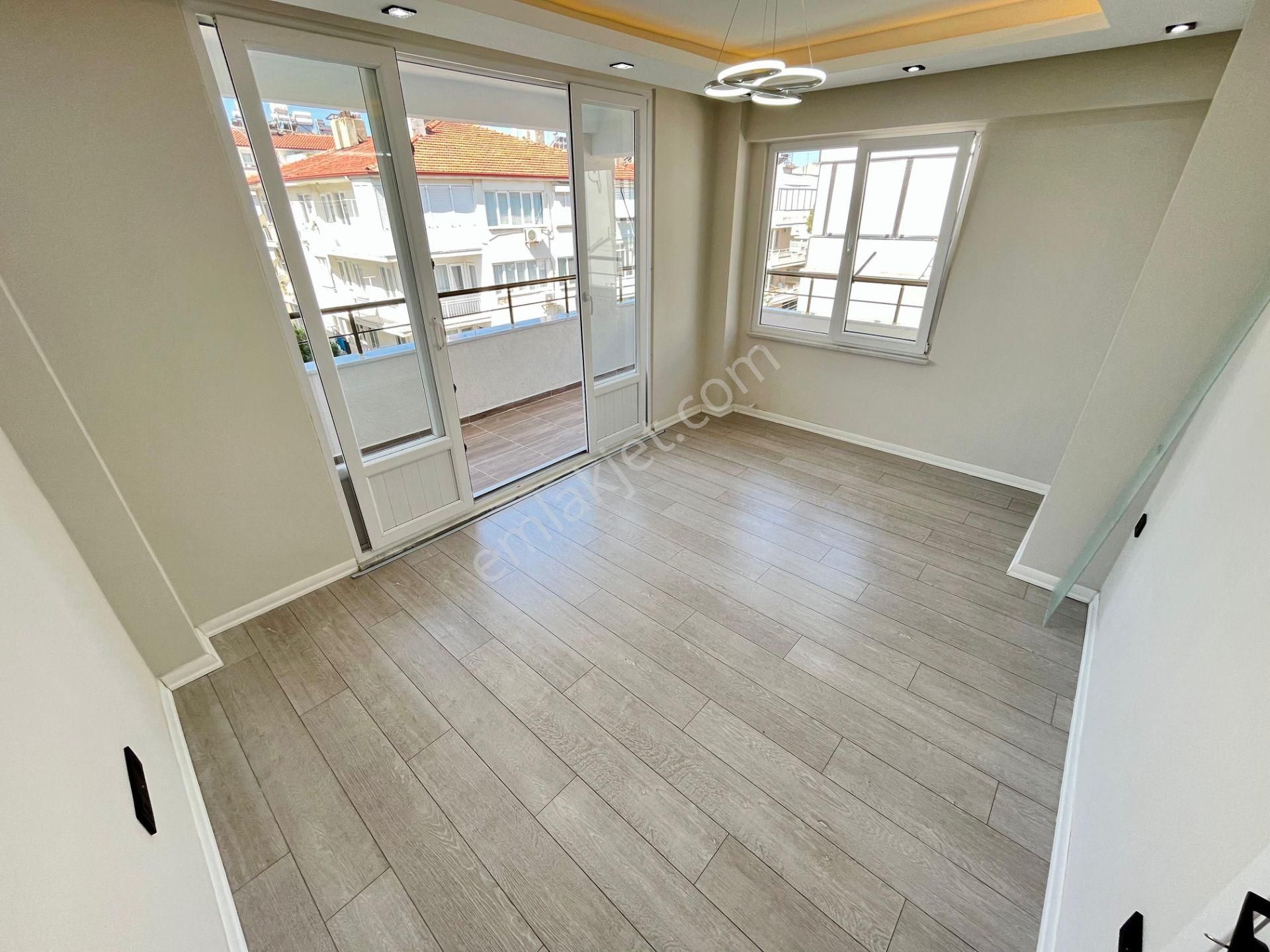 Akçay Sezgin Emlaktan Denize 150 Metre & Ayrı Mutfak Satılık 2+1 Daire