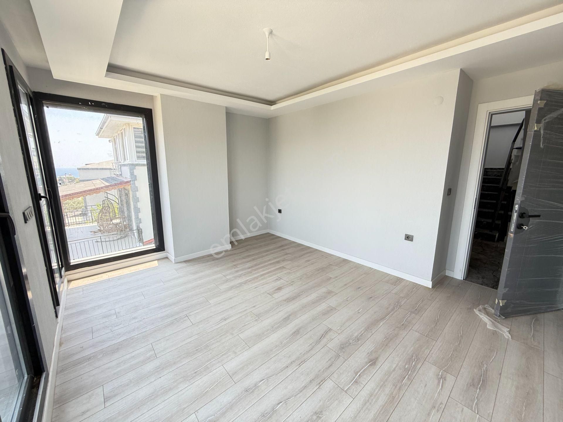 Seferihisar Doğanbeyde Satılık 3+1 Deniz Manzaralı Bahçeli Villa - Görsel 18