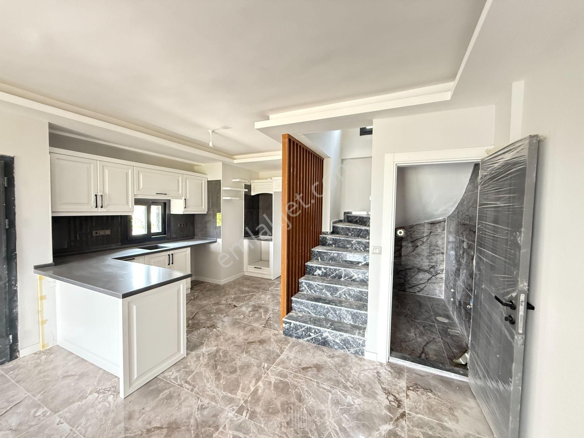 Seferihisar Doğanbeyde Satılık 3+1 Deniz Manzaralı Bahçeli Villa - Görsel 14