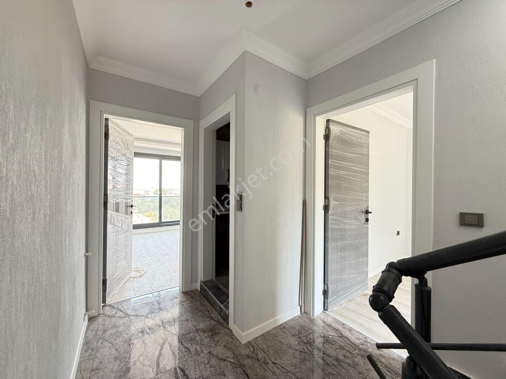 Seferihisar Doğanbeyde Satılık 3+1 Deniz Manzaralı Bahçeli Villa - Görsel 16