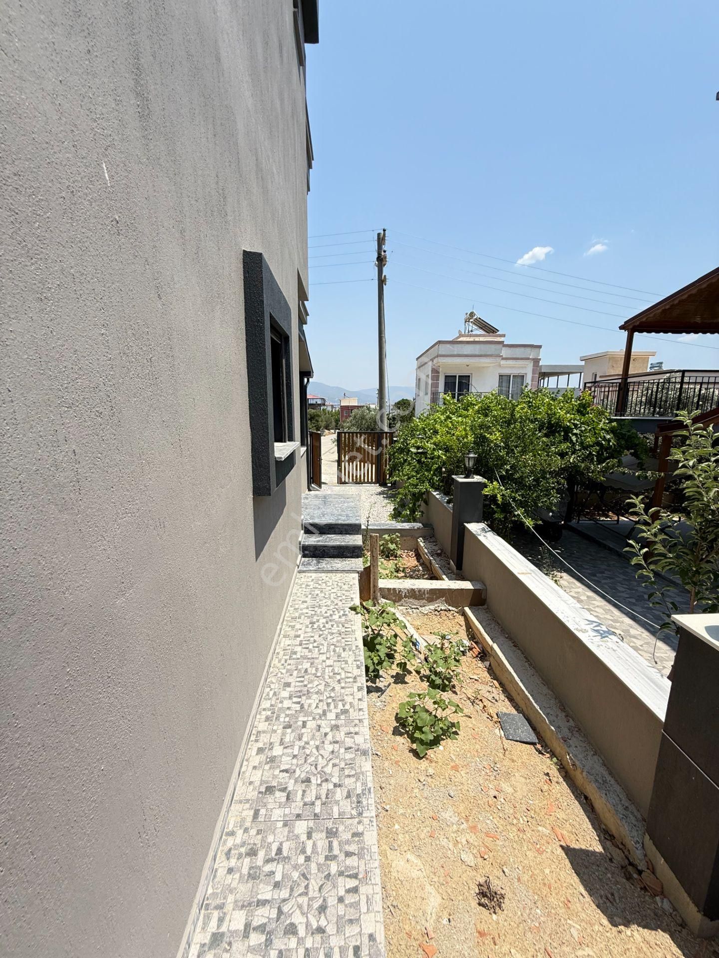 Seferihisar Doğanbeyde Satılık 3+1 Deniz Manzaralı Bahçeli Villa - Görsel 8