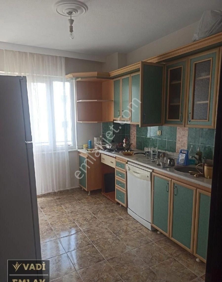 Kuşadası Davutlar Merkezde Satılık Geniş 3+1 Daire