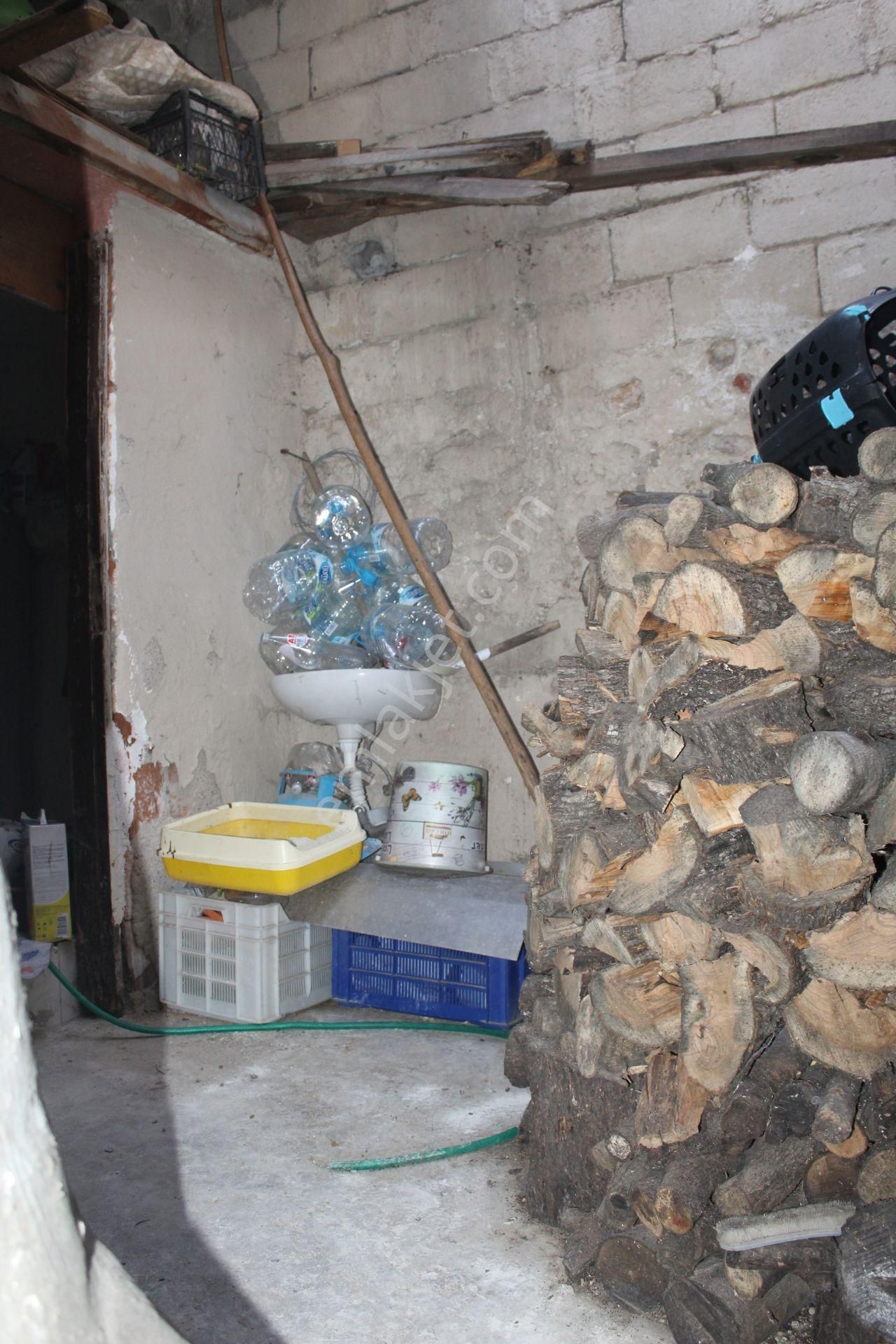 Ayvada'dan Ayvalık Merkez'de Avlulu 2 Katlı 2+1 Taş Rum Evi - Görsel 14