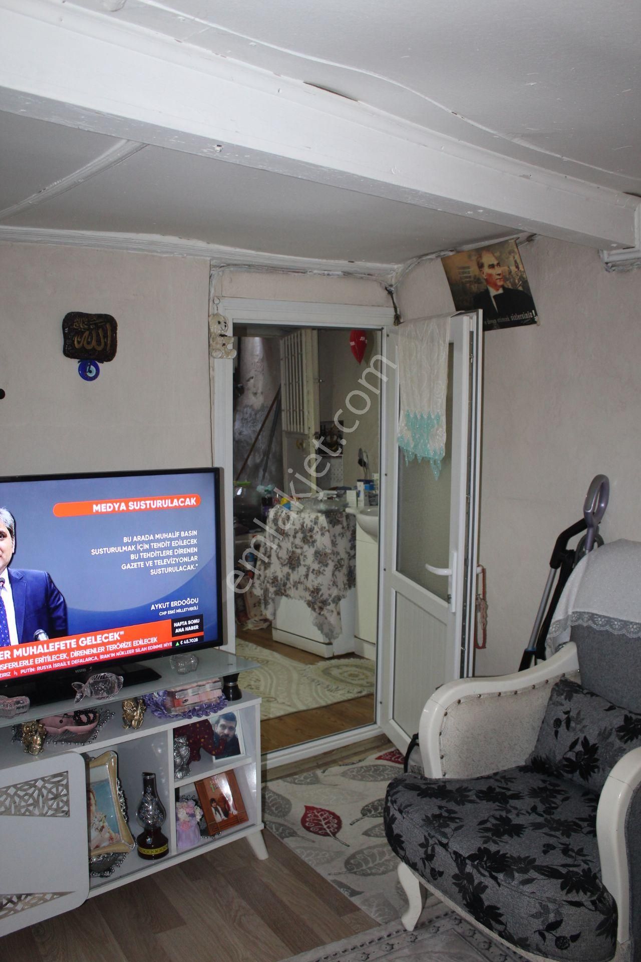 Ayvada'dan Ayvalık Merkez'de Avlulu 2 Katlı 2+1 Taş Rum Evi - Görsel 5