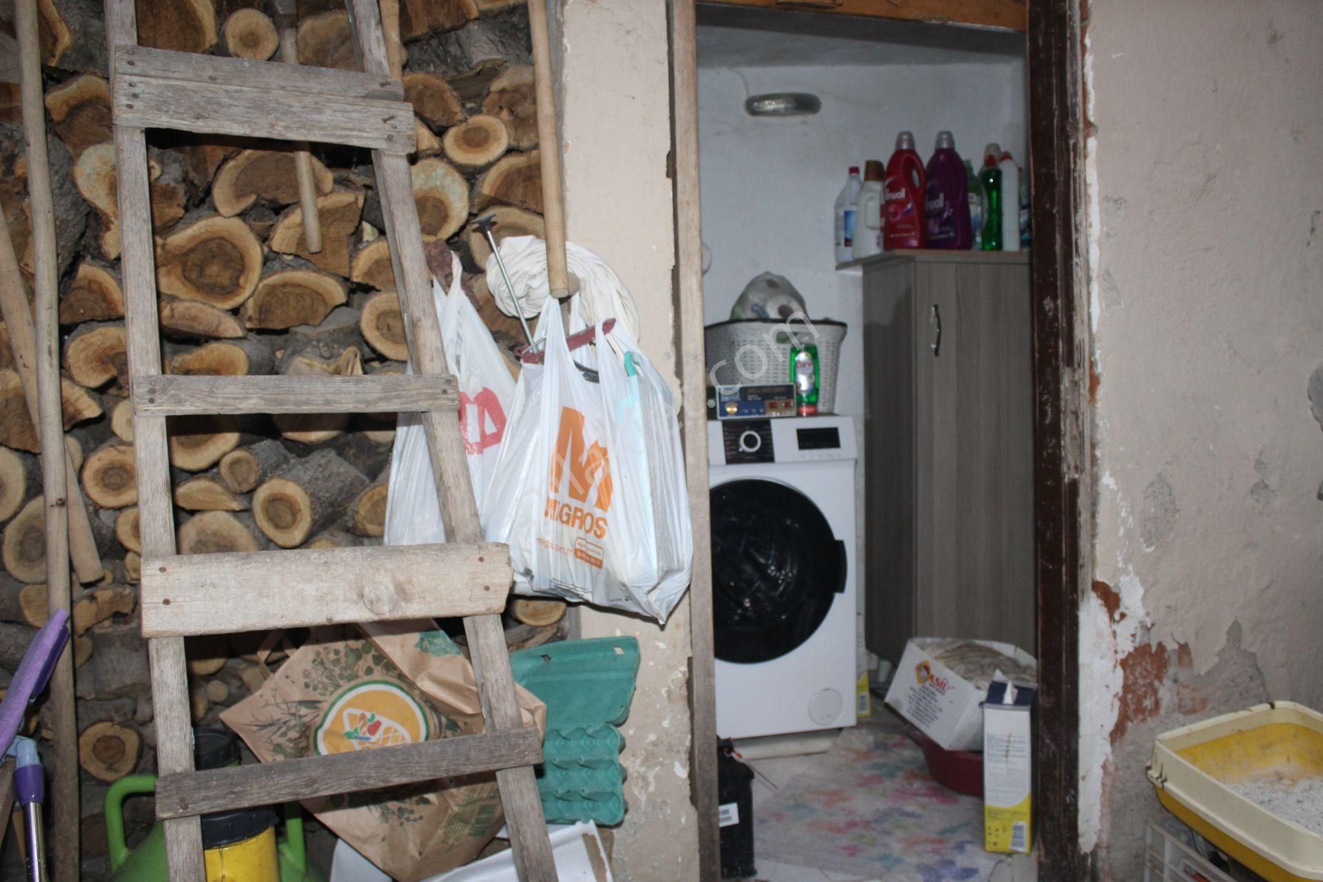 Ayvada'dan Ayvalık Merkez'de Avlulu 2 Katlı 2+1 Taş Rum Evi - Görsel 19