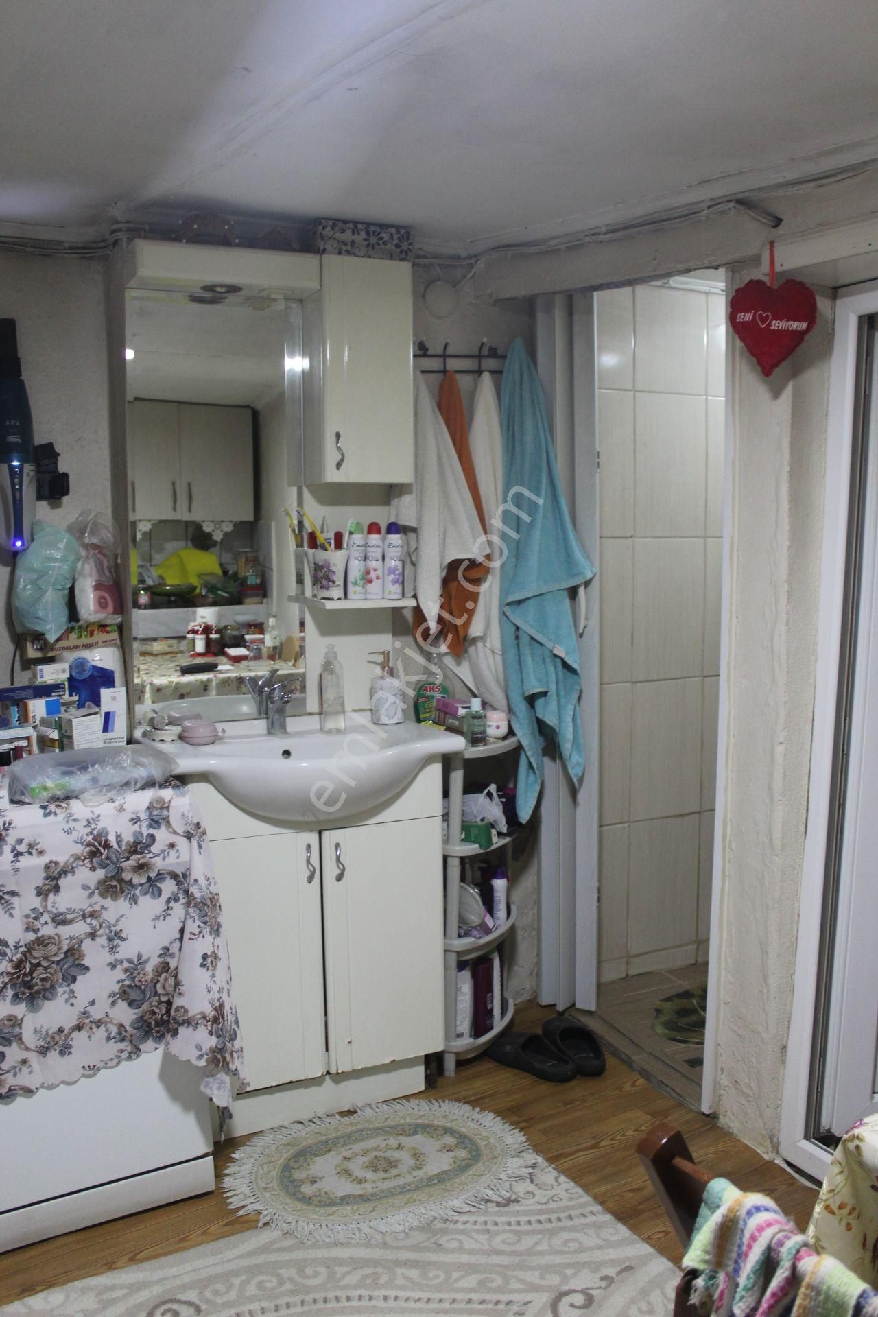 Ayvada'dan Ayvalık Merkez'de Avlulu 2 Katlı 2+1 Taş Rum Evi - Görsel 18