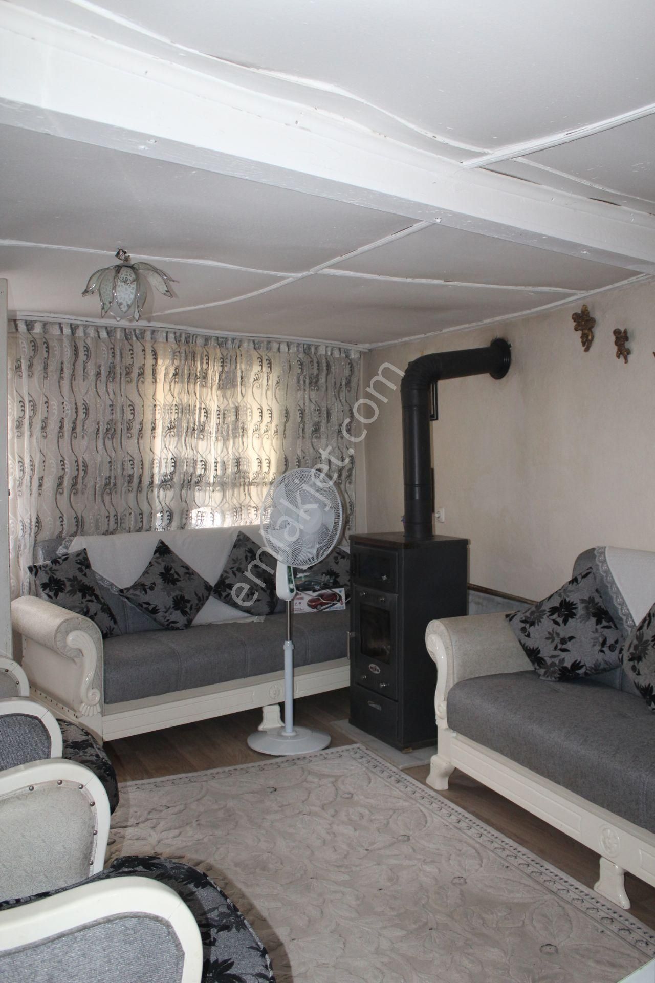 Ayvada'dan Ayvalık Merkez'de Avlulu 2 Katlı 2+1 Taş Rum Evi - Görsel 7