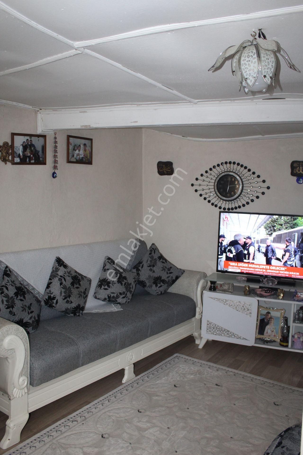 Ayvada'dan Ayvalık Merkez'de Avlulu 2 Katlı 2+1 Taş Rum Evi - Görsel 6