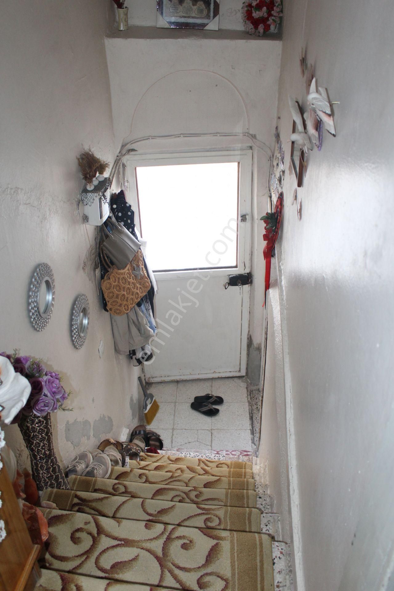 Ayvada'dan Ayvalık Merkez'de Avlulu 2 Katlı 2+1 Taş Rum Evi - Görsel 22