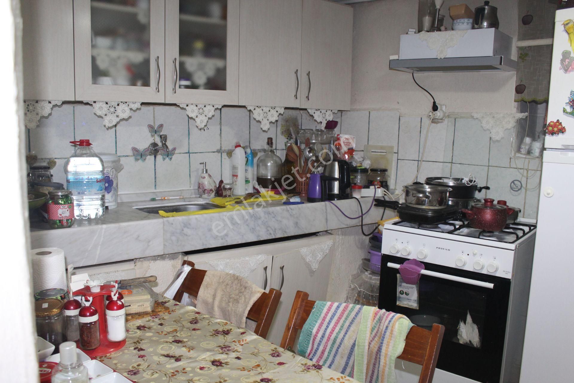 Ayvada'dan Ayvalık Merkez'de Avlulu 2 Katlı 2+1 Taş Rum Evi - Görsel 8