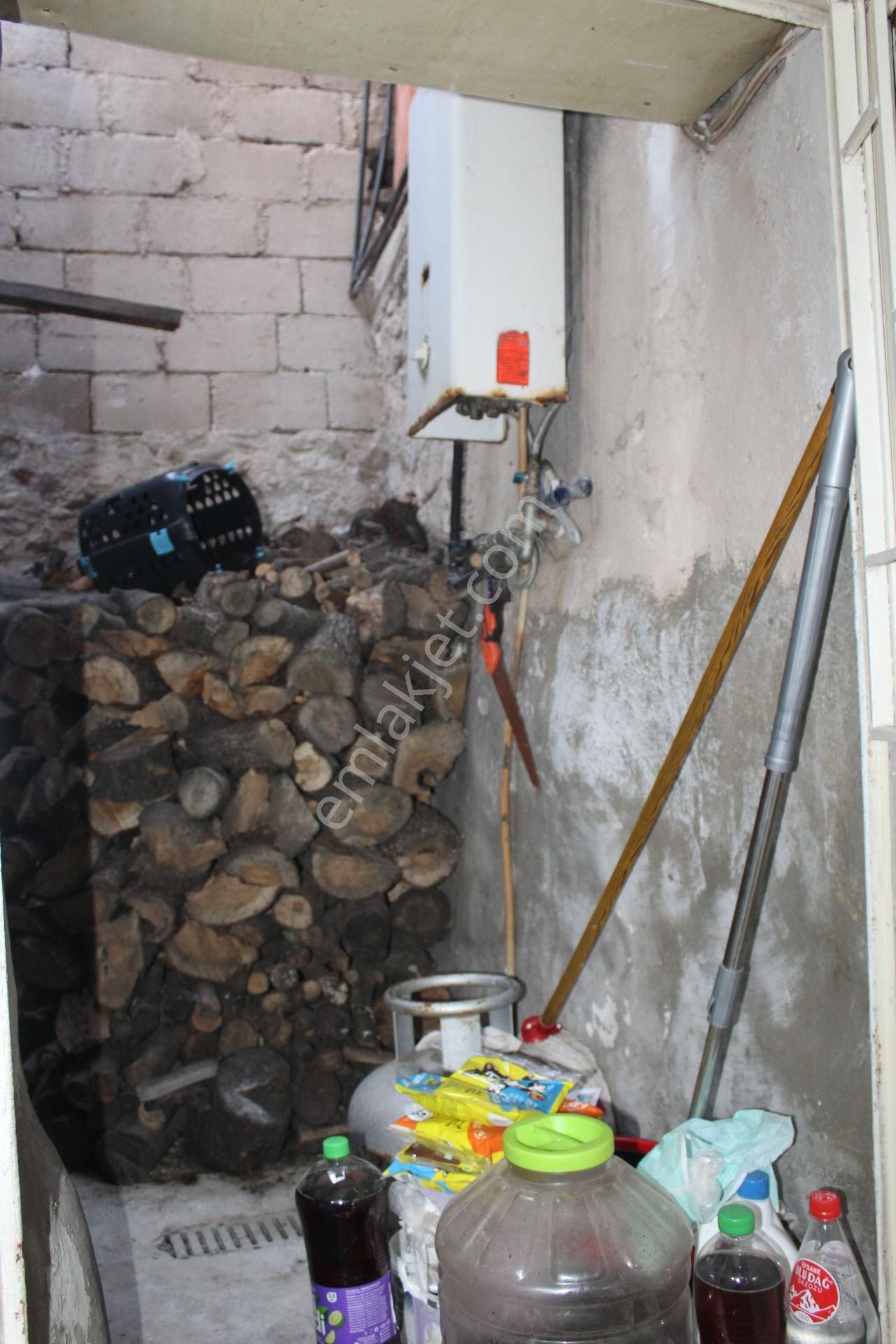 Ayvada'dan Ayvalık Merkez'de Avlulu 2 Katlı 2+1 Taş Rum Evi - Görsel 15