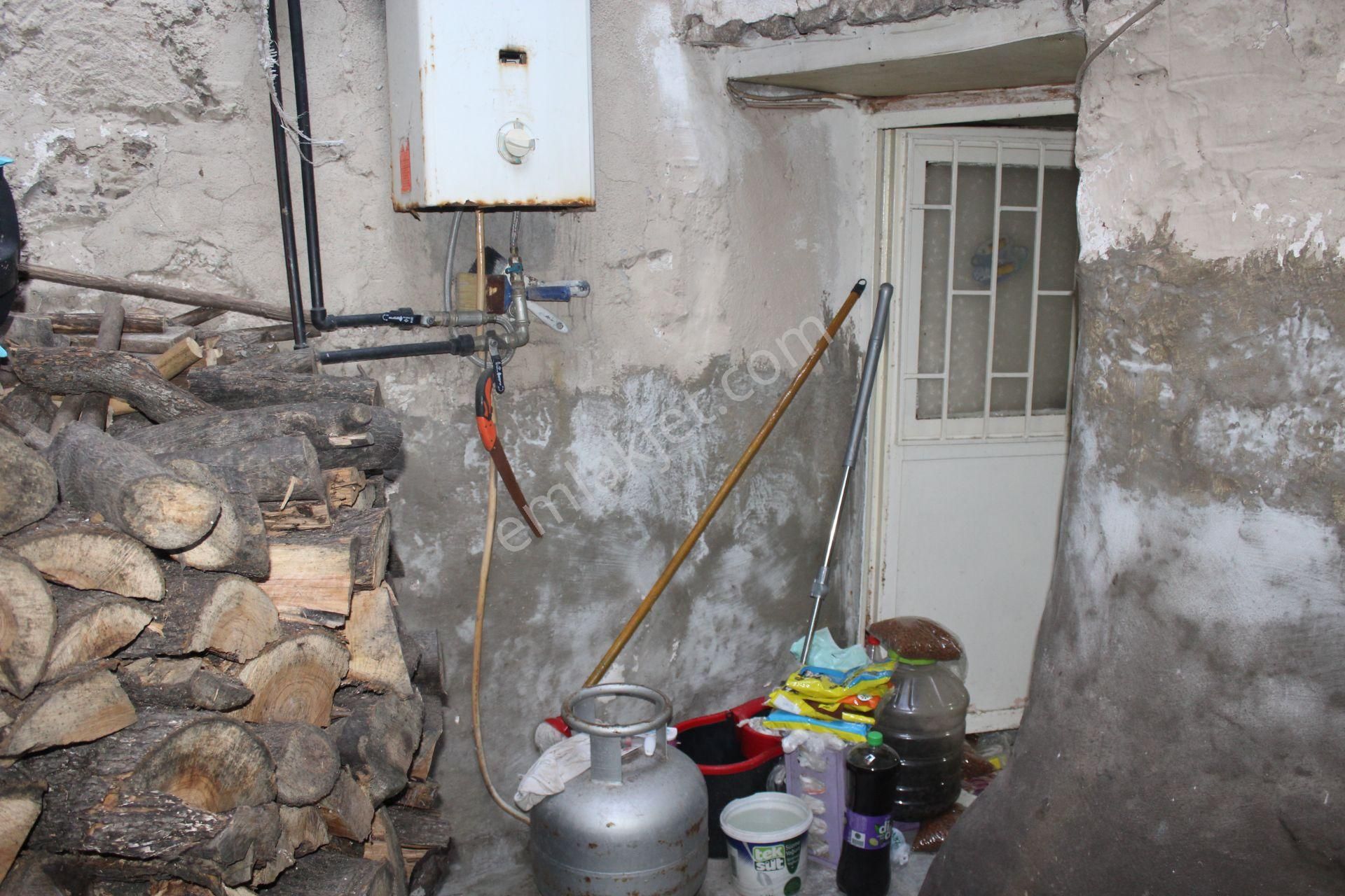 Ayvada'dan Ayvalık Merkez'de Avlulu 2 Katlı 2+1 Taş Rum Evi - Görsel 20