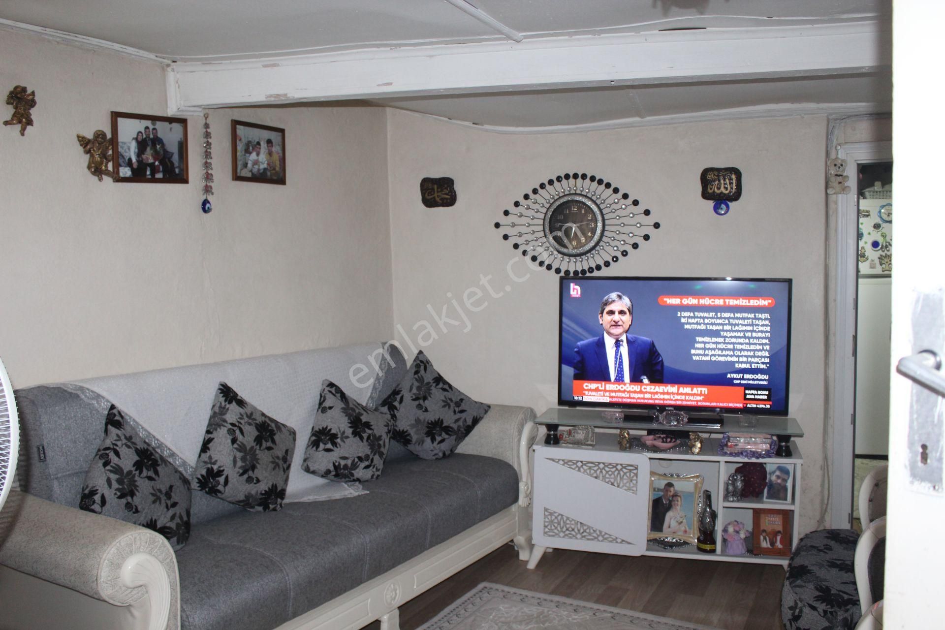 Ayvada'dan Ayvalık Merkez'de Avlulu 2 Katlı 2+1 Taş Rum Evi - Görsel 4