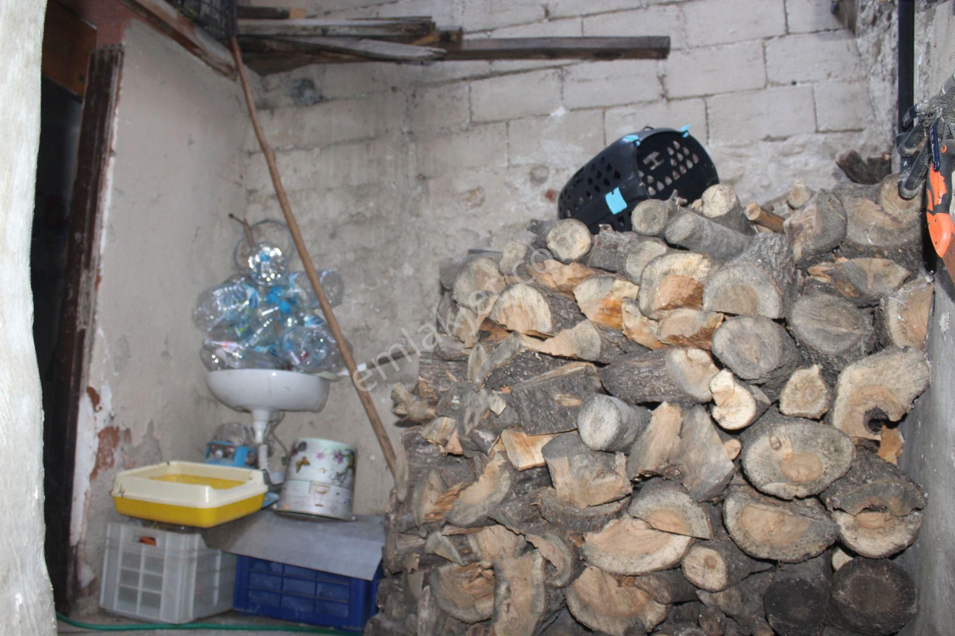 Ayvada'dan Ayvalık Merkez'de Avlulu 2 Katlı 2+1 Taş Rum Evi - Görsel 13