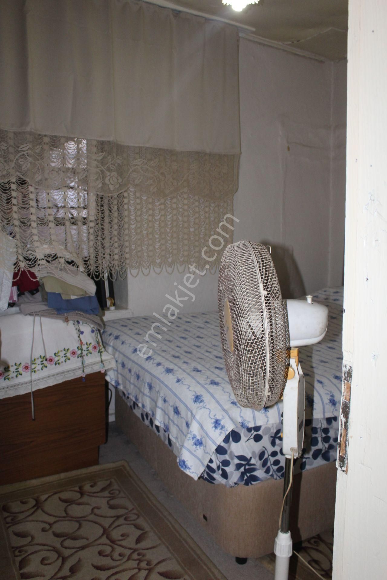 Ayvada'dan Ayvalık Merkez'de Avlulu 2 Katlı 2+1 Taş Rum Evi - Görsel 28