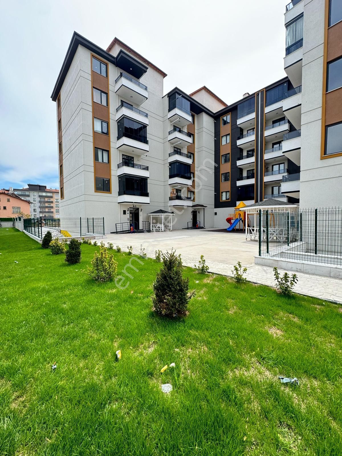 4+1 Geniş Site İçi Sıfır Fırsatt Dairee
