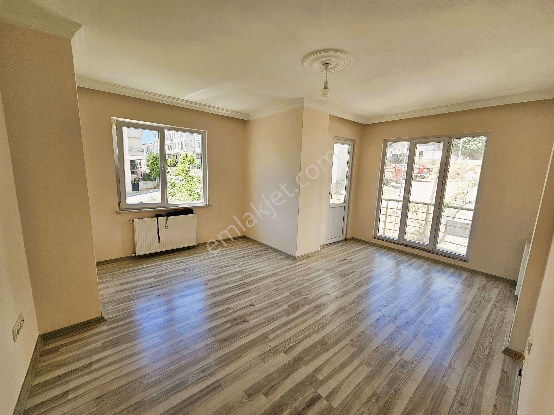 Doğan Emlak 'tan Ortadağ Güzel Konumda Kiralık 2+1 Arakat Daire