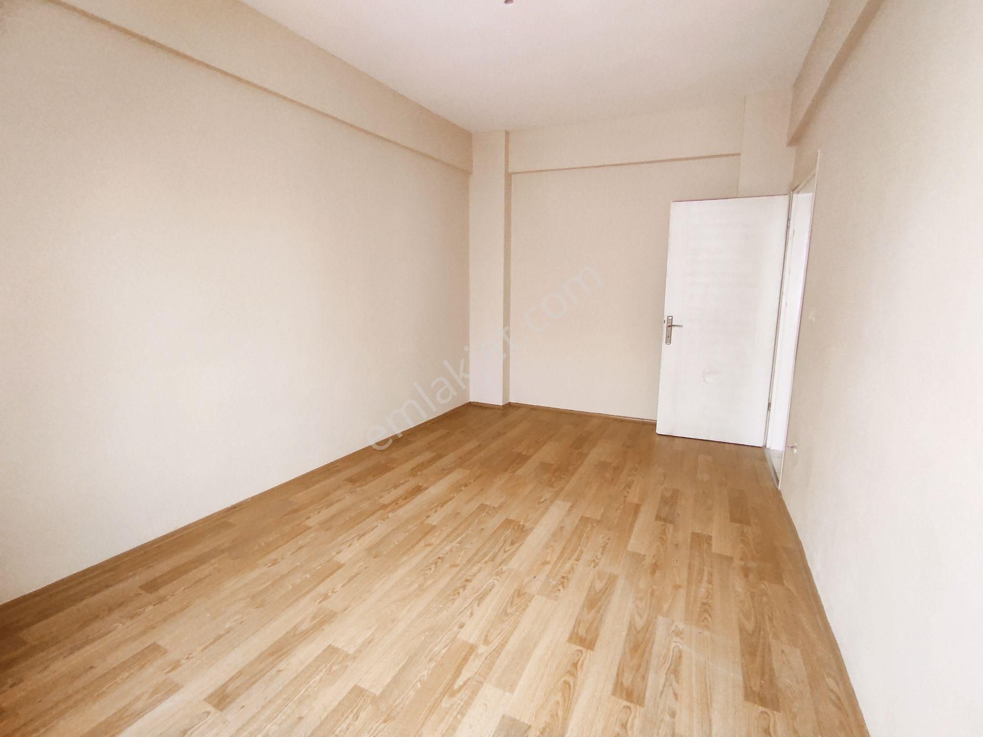 Büşra Gayrimenkulden Satılık Daire 2+1 Kat2 Boyalı 90m2 Karanlık Odası Yok Doğalgaz Kapıda