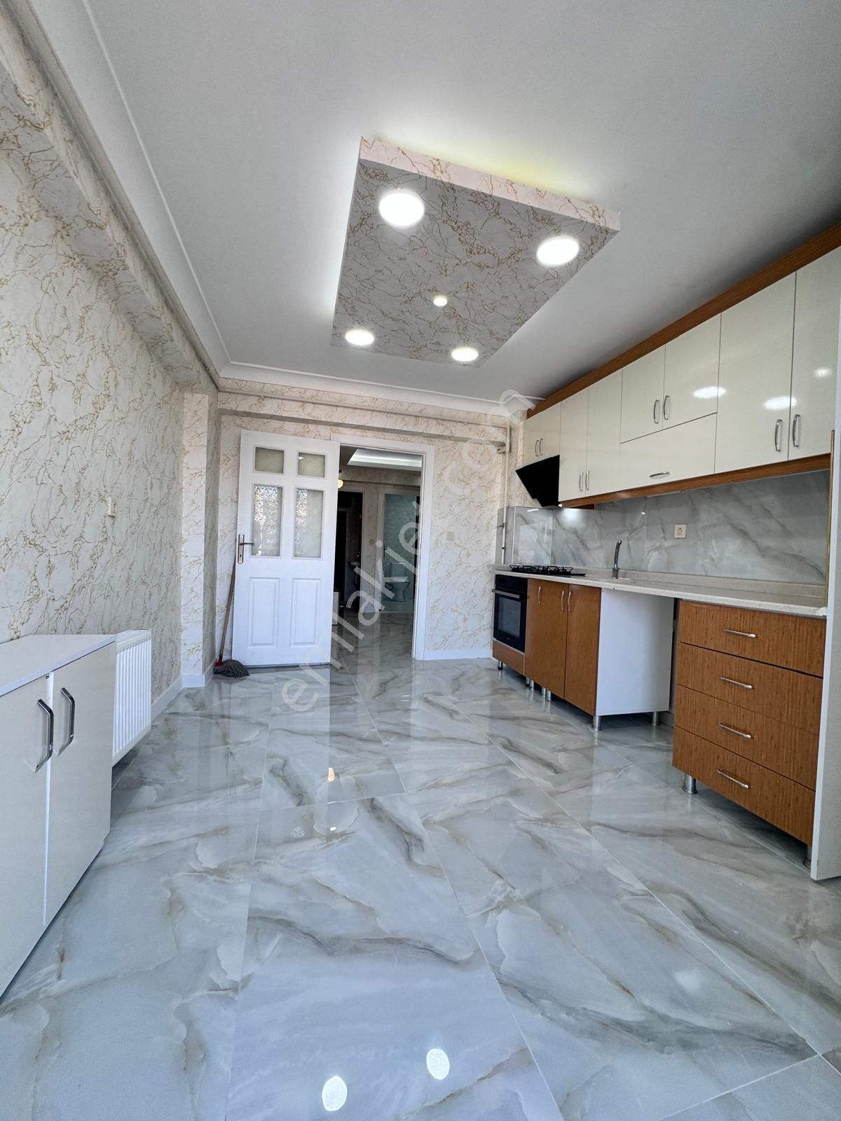 Keçiören Osmangazi Mah Cadde Yakını 3+1. Üst Kat Full Yapılı Manzaralı