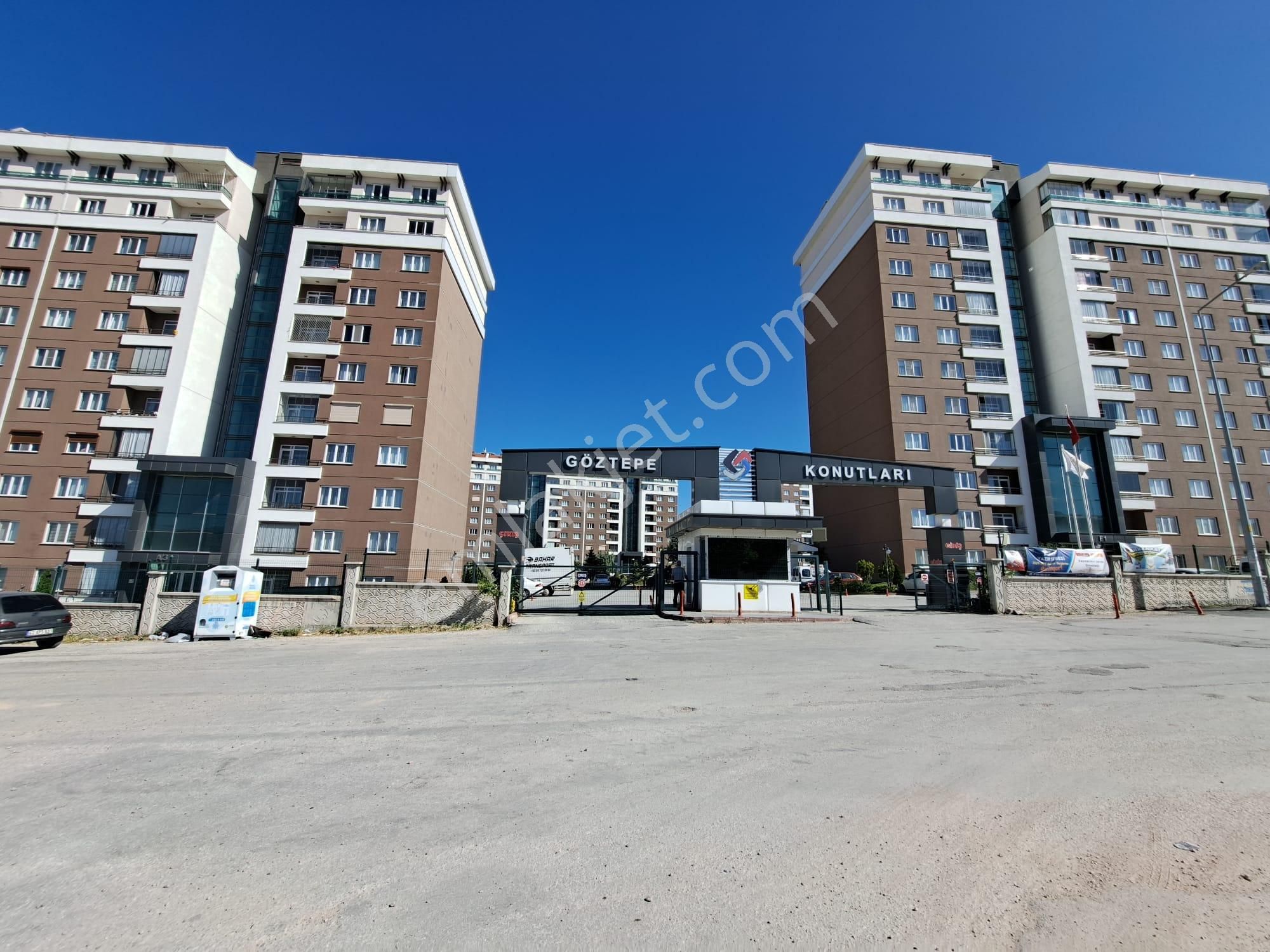 Göztepe Konutlarında 3+1 Çok Geniş Full Bakımlı Güvenlikli Site İçi Satılık Daire