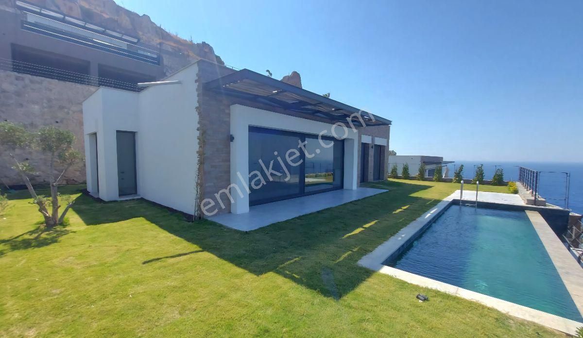 Bodrum Gündoğanda Satılık Özel Plajlı Sitede Tek Katlı Özel Havuzlu Deniz Manzaralı Sıfır Villa - Görsel 3