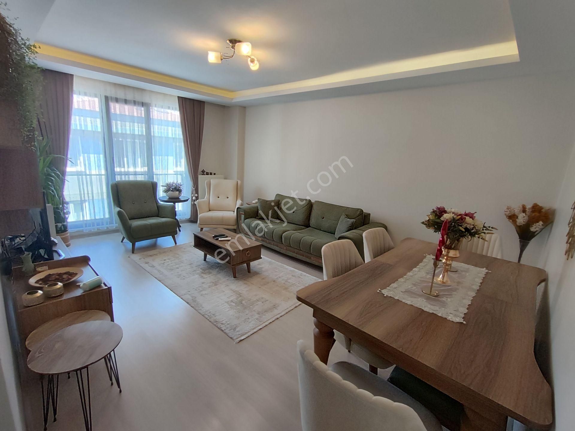 Bakırköy Osmaniye Adalet Sokakta 7 Yıllık Binada 4+1 Full Yapılı Satılık Dubleks
