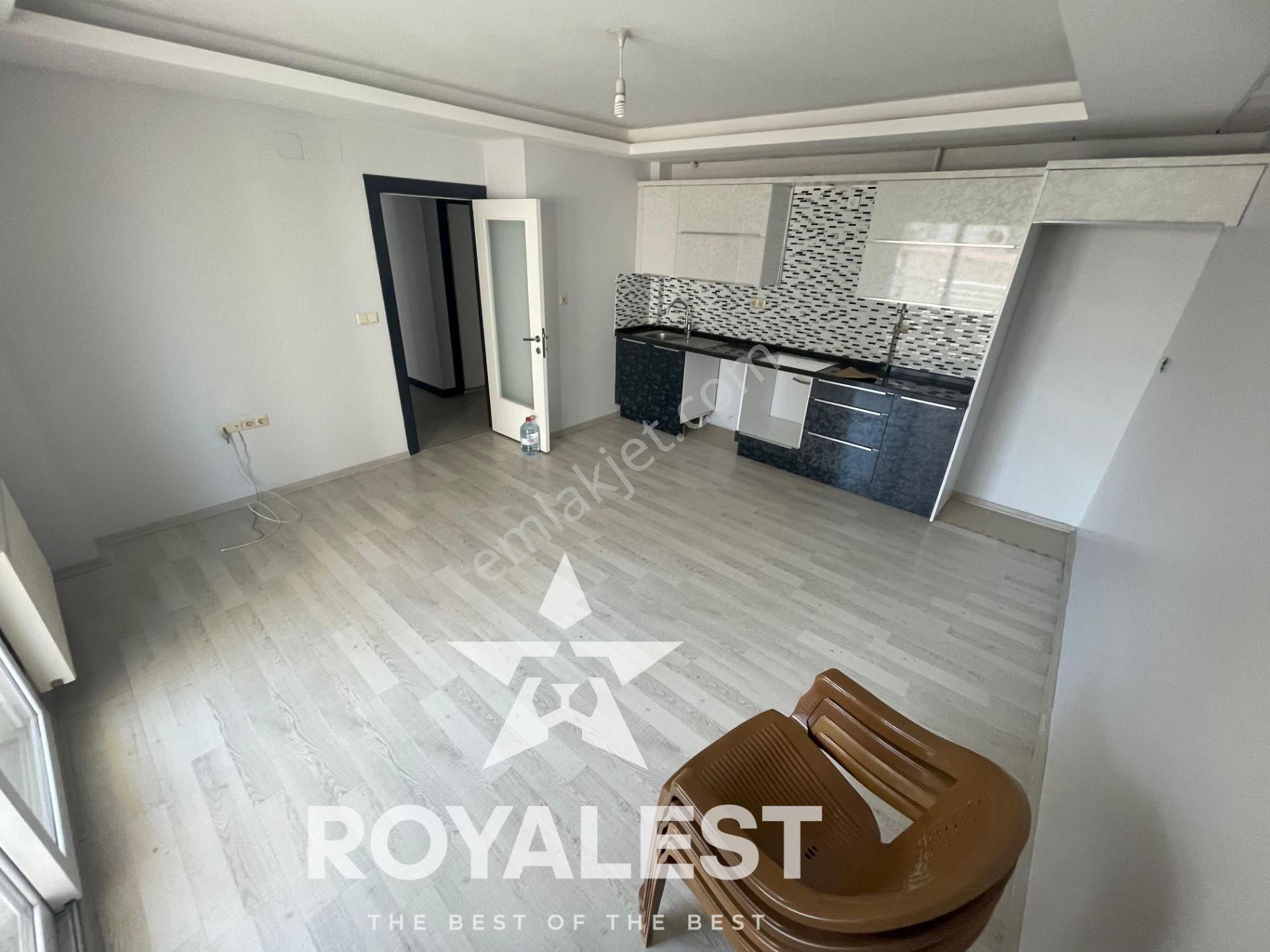 Royalest'ten Giyinme Odalı İçi Yapılı Geniş Ferah Oturumlu 3+1