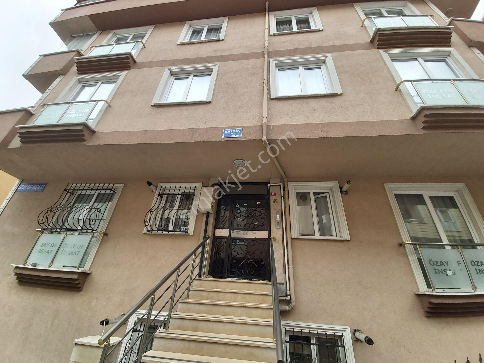Aktaştan Kayışdağında 4+1 İçi Bakımlı Fırsat Teras Dublex Daire
