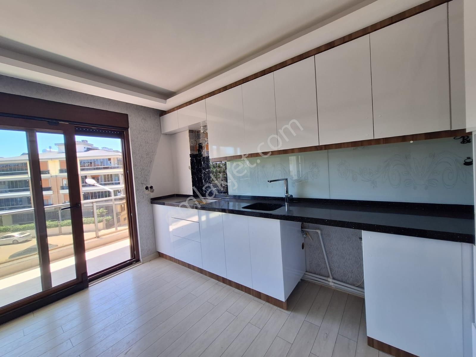 Kumsaldan İkizçayda 2yaşında Çift Banyolu Açıkmutfaklı_3+1_daire