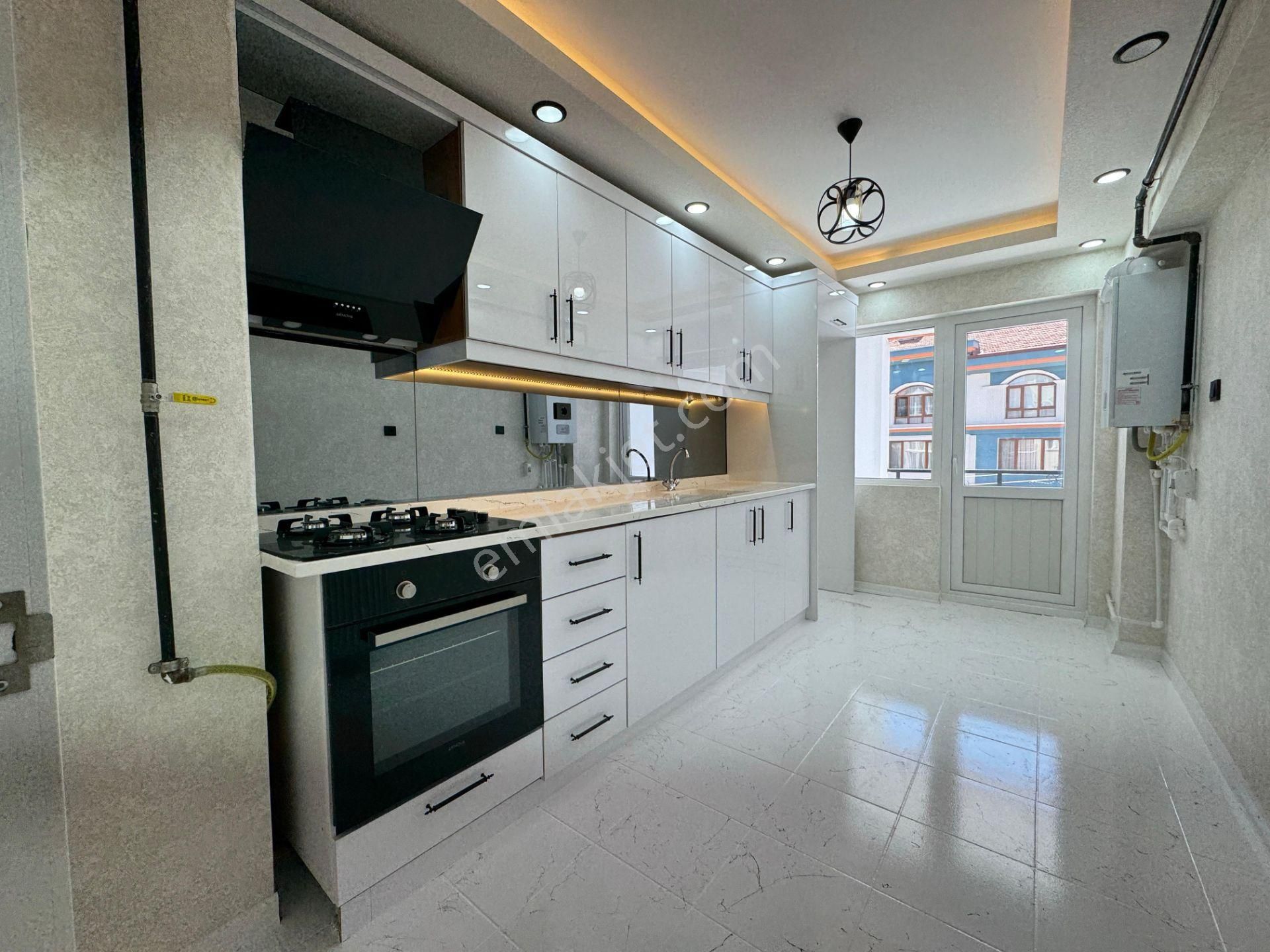Esertepe'de Dilek Cami Yakını Katta Ful+ful Lux Yapılı 3+1!!