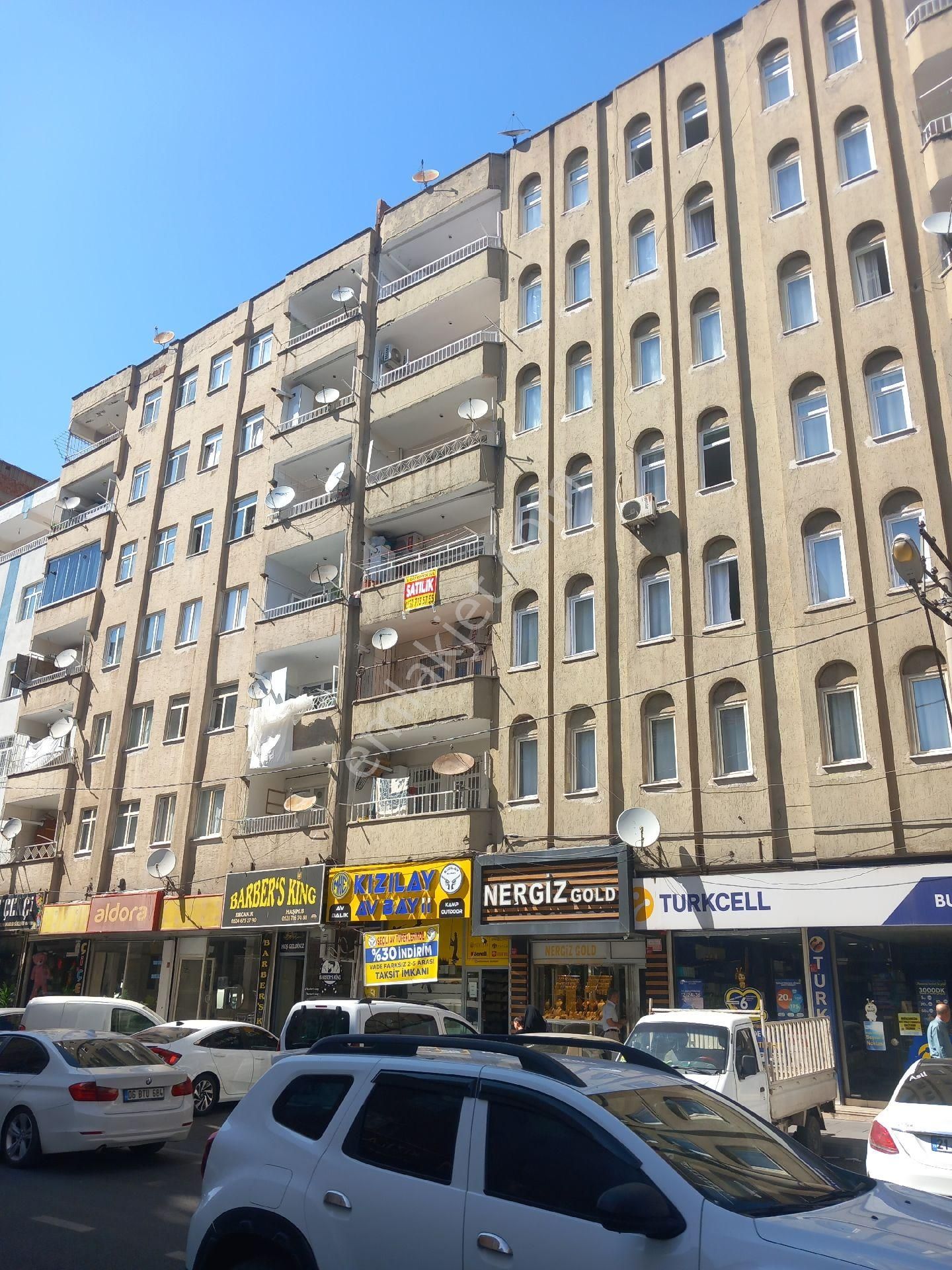 Polis Okulu Alt Köşe Ana Cadde Üzeri Satılık 3+1 Daire
