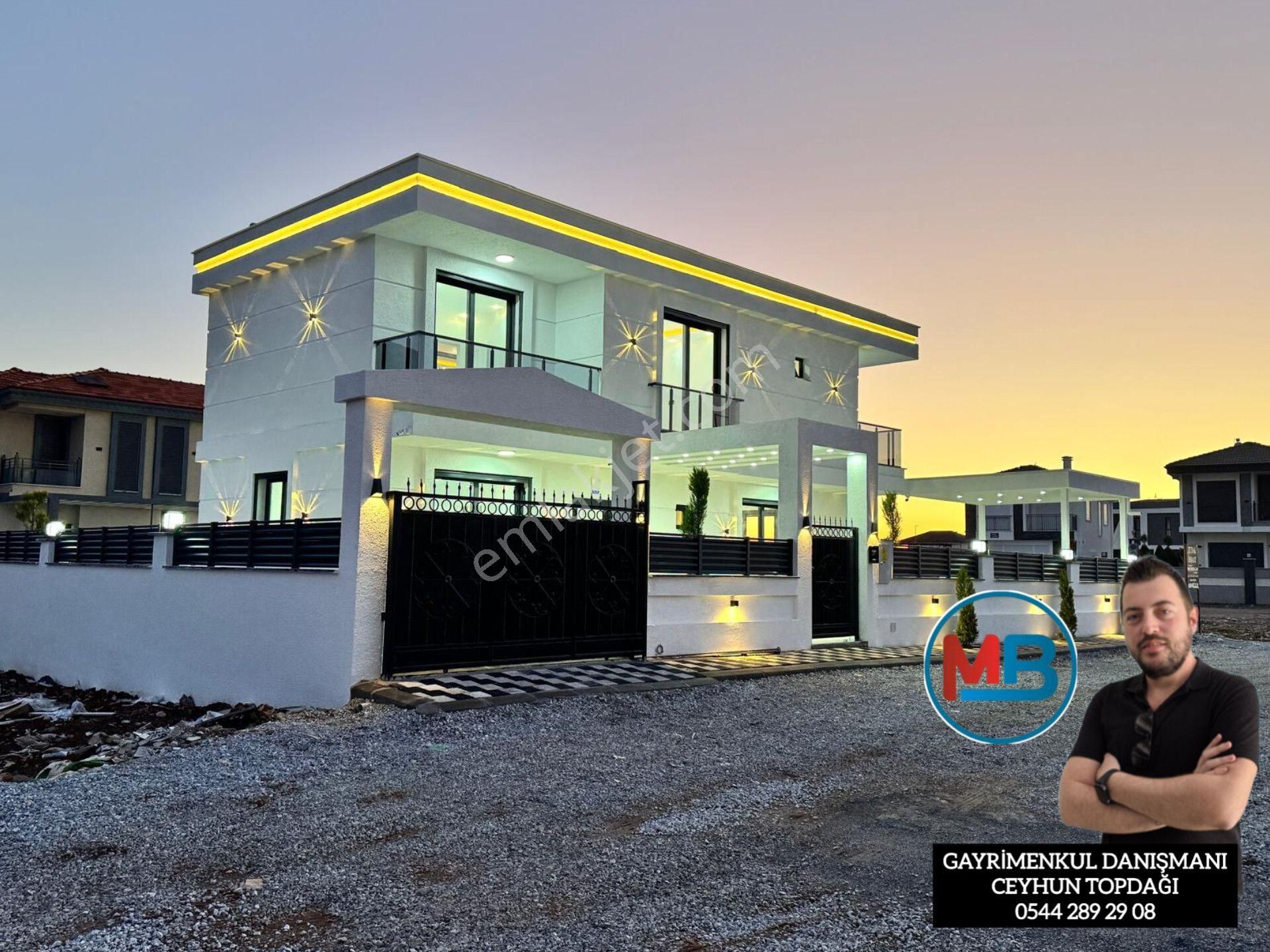 Didimde Satılık 3+1 Ayrı Mutfaklı Havuzlu Bahçeli Otoparklı Kamelyalı Tam Müstakil Villa !