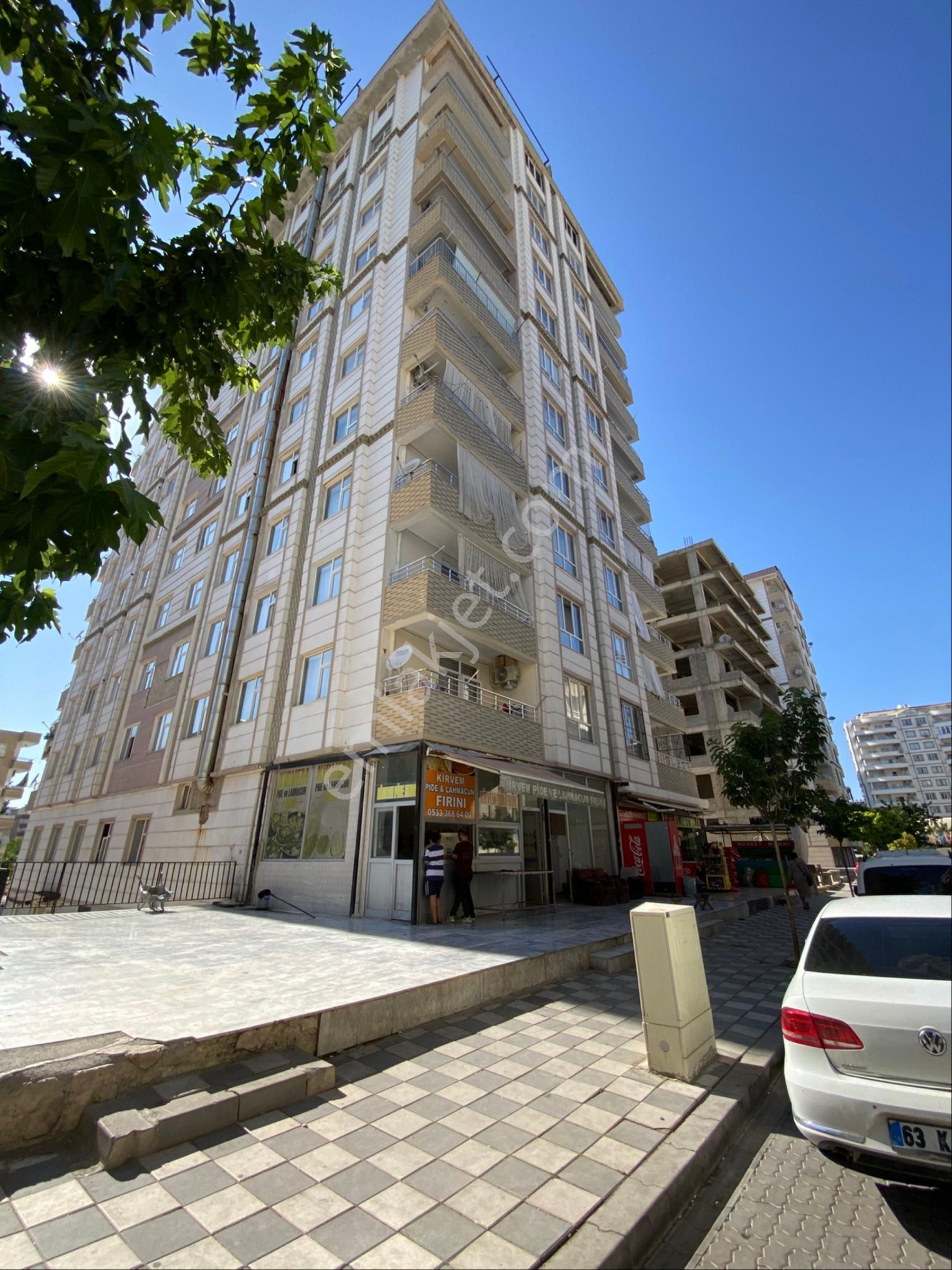 Şanlı Gayrimenkulden Satılık 3+1 Daire Merkezi Konumda