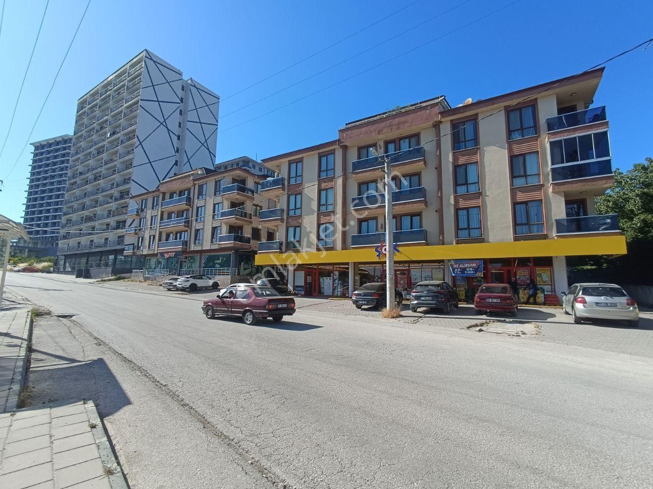 Hak Emlak'tan Üniversite Bölgesinde Kiralık Eşyalı 1+1 Daire