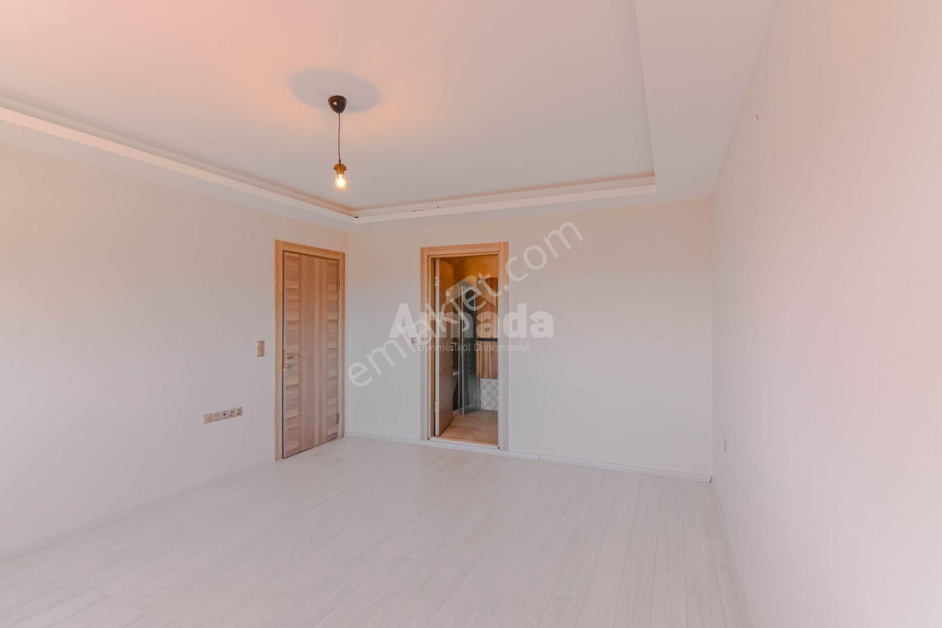 Kuşadası'nda Kiralık Tam Müstakil 4+1 Villa